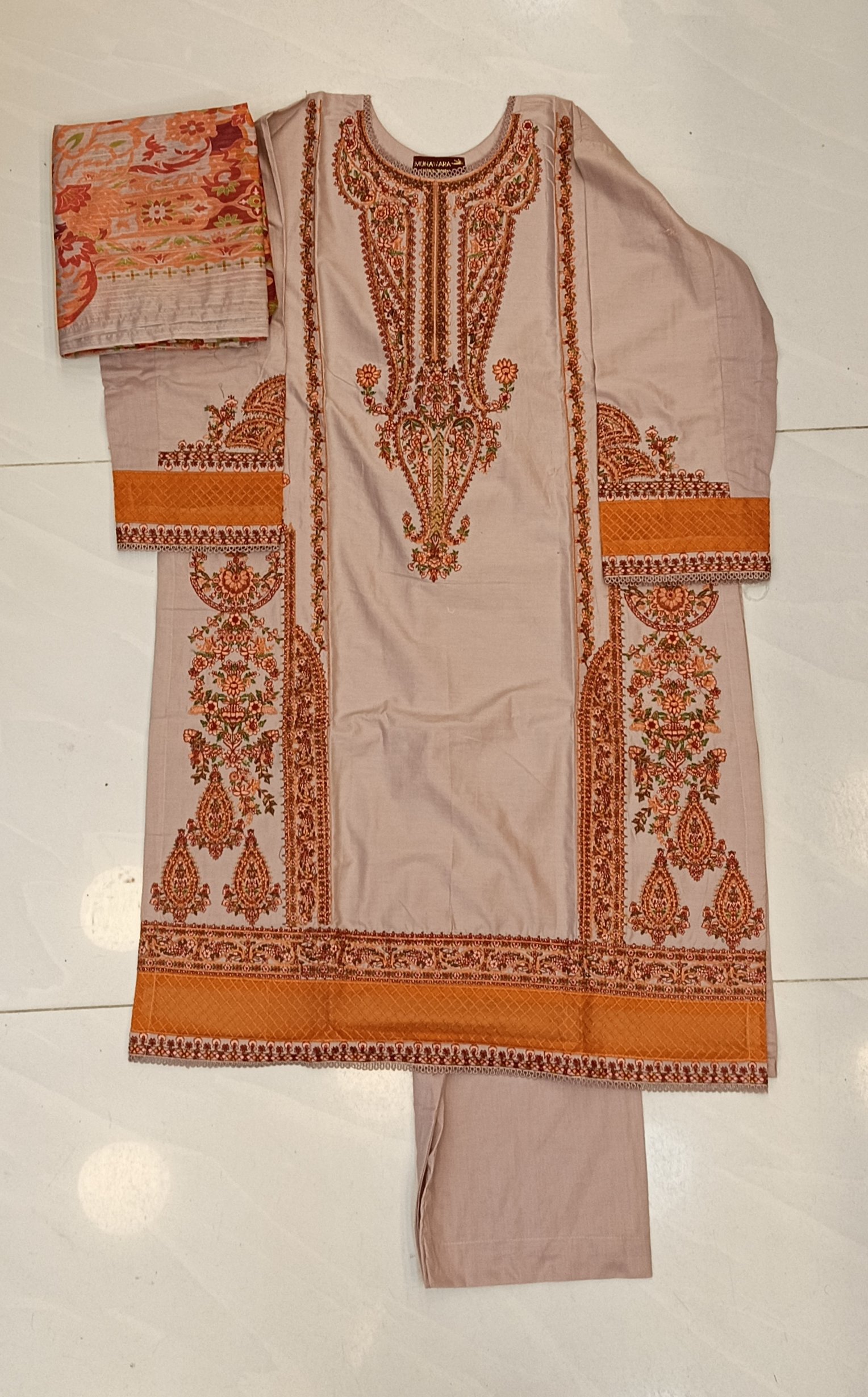 2026/07/41146.jpg Embroidered Kashmiri Tanka 3-Piece Suit with Printed Dupatta - Image 1